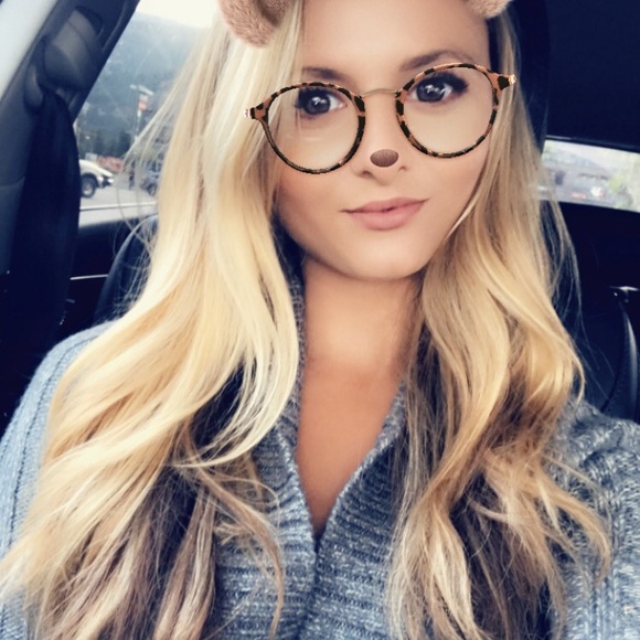 Meet your Posher, Brittany - Picture 3 of 5